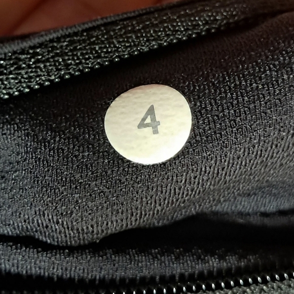 Lululemon Workout Leggings Size 4 - Picture 3 of 3